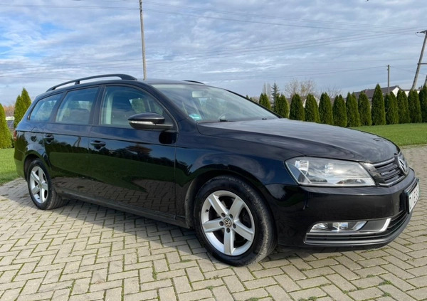 Volkswagen Passat cena 27900 przebieg: 245000, rok produkcji 2013 z Żelechów małe 667